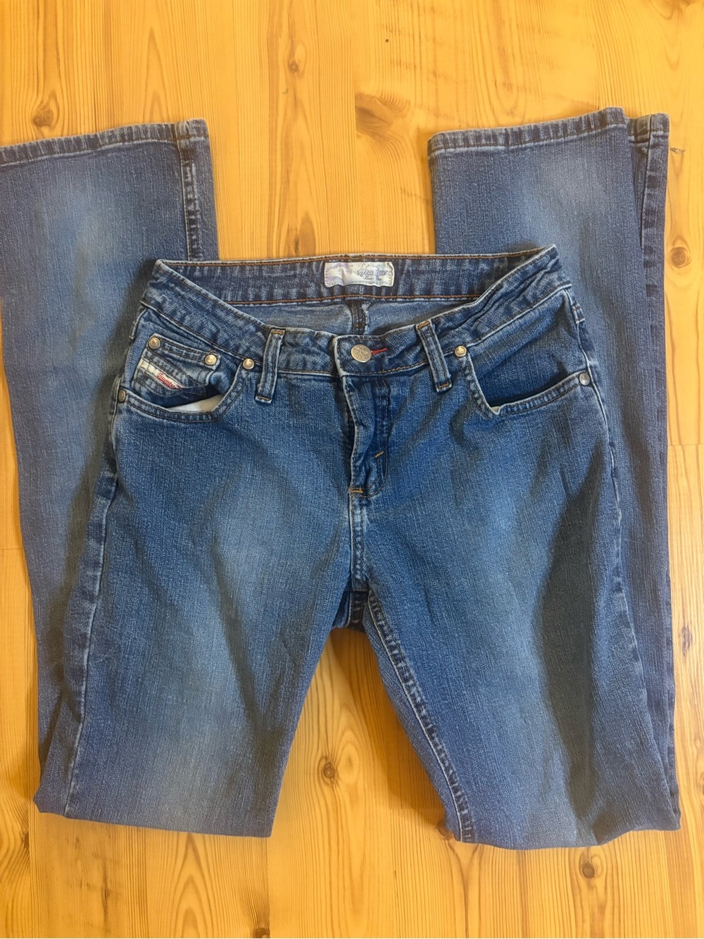 Women’s Straight Leg Jeans in Blue Denim